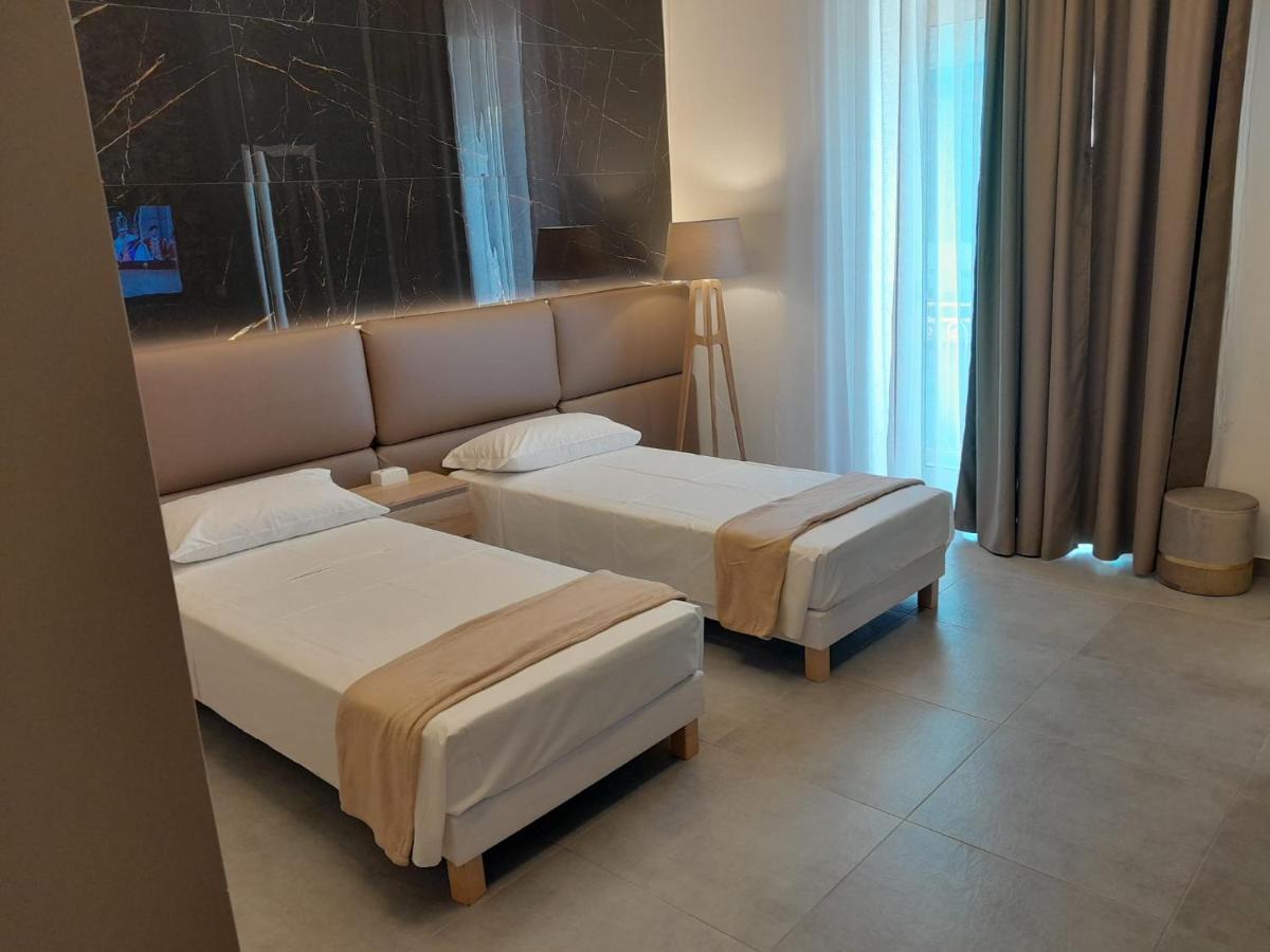 Baaria House Hotel バルチェッローナ・ポッツォ・ディ・ゴット エクステリア 写真