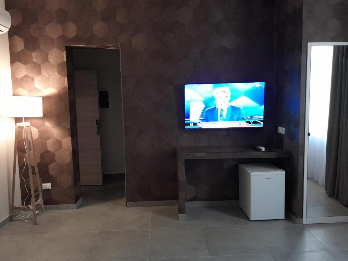 Baaria House Hotel バルチェッローナ・ポッツォ・ディ・ゴット エクステリア 写真