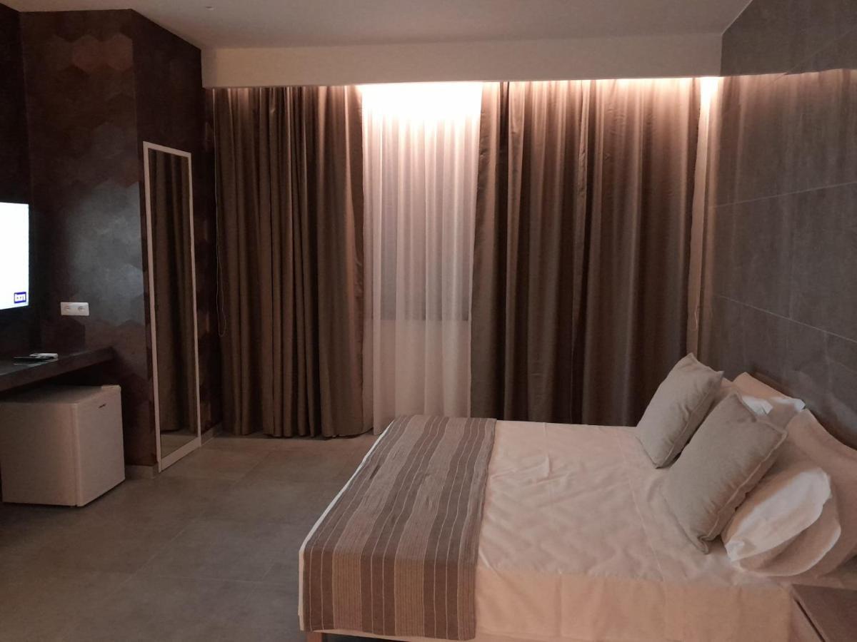 Baaria House Hotel バルチェッローナ・ポッツォ・ディ・ゴット エクステリア 写真