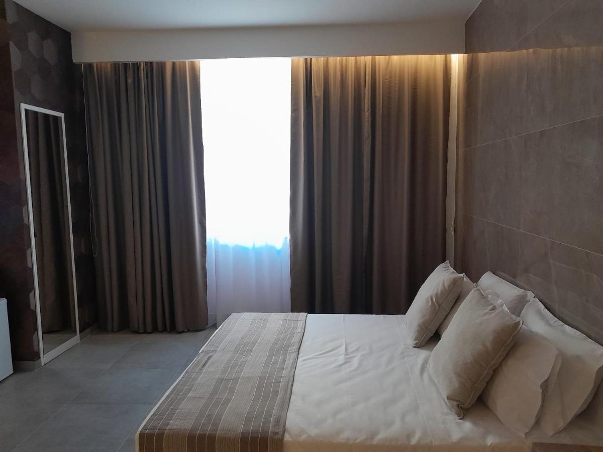 Baaria House Hotel バルチェッローナ・ポッツォ・ディ・ゴット エクステリア 写真