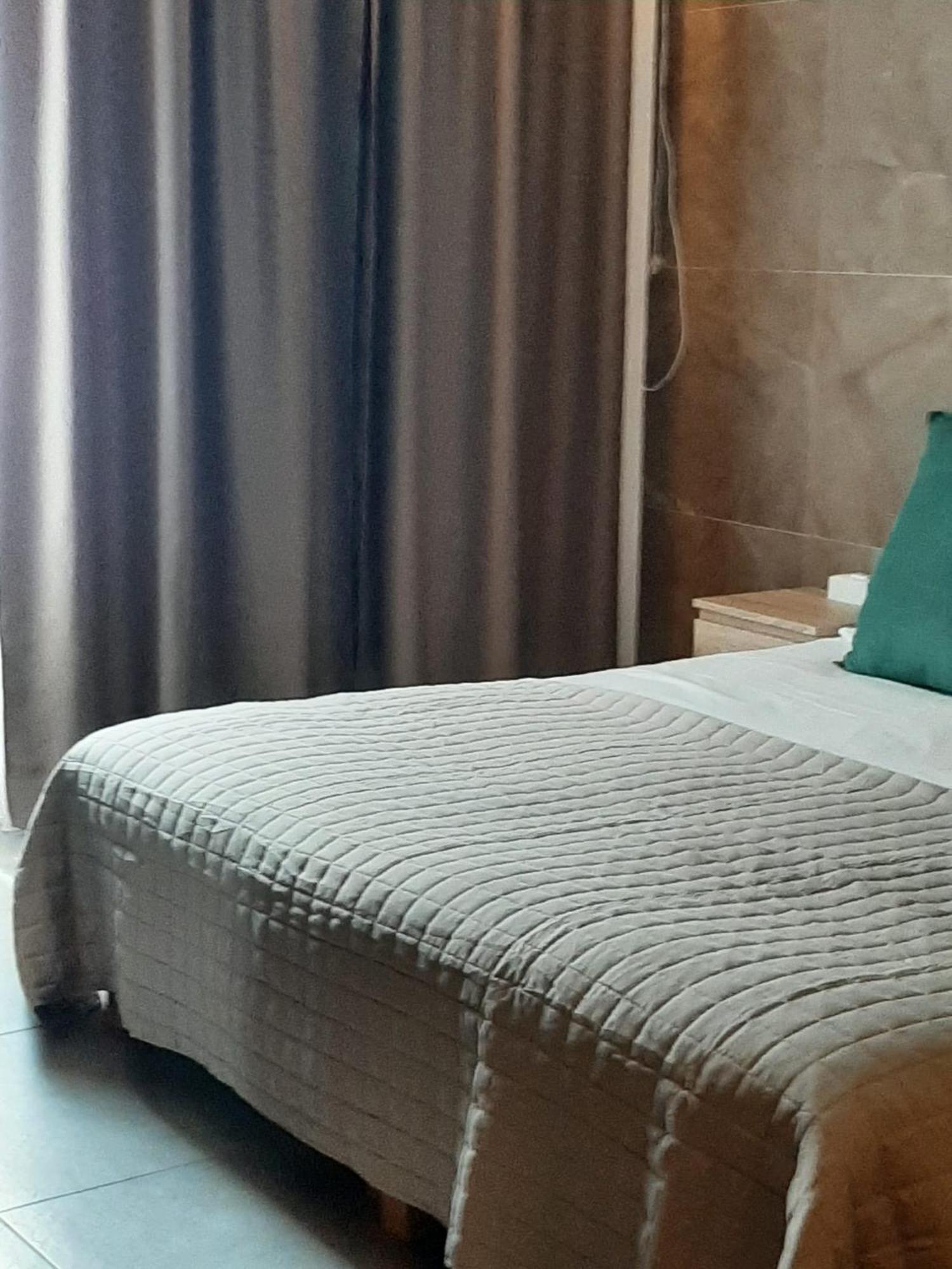 Baaria House Hotel バルチェッローナ・ポッツォ・ディ・ゴット エクステリア 写真
