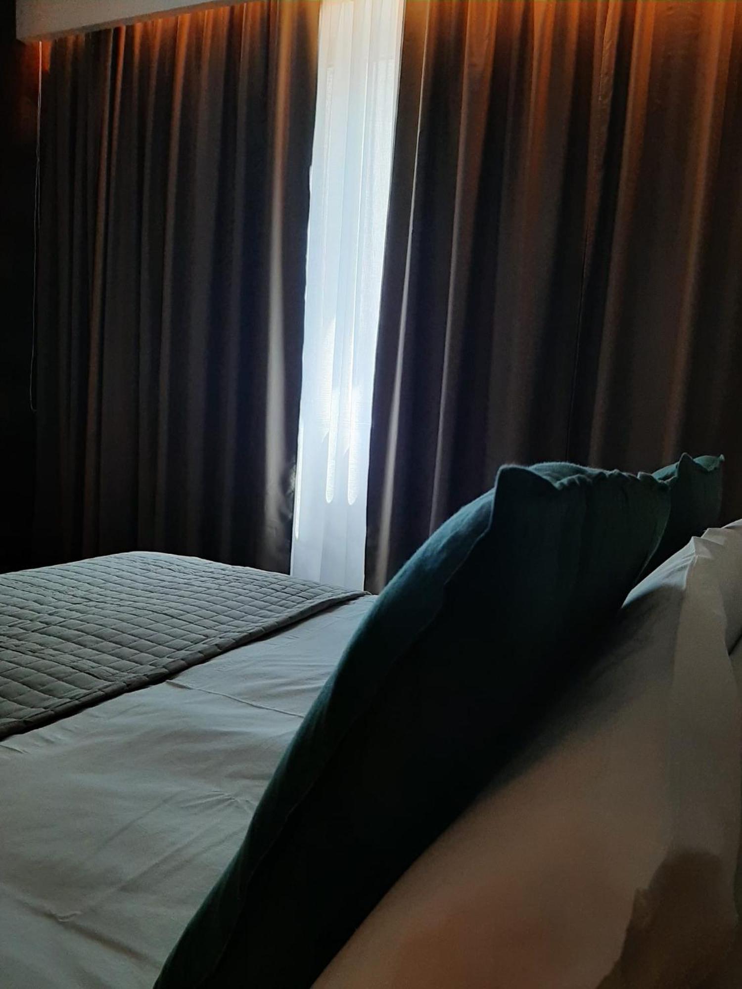 Baaria House Hotel バルチェッローナ・ポッツォ・ディ・ゴット エクステリア 写真