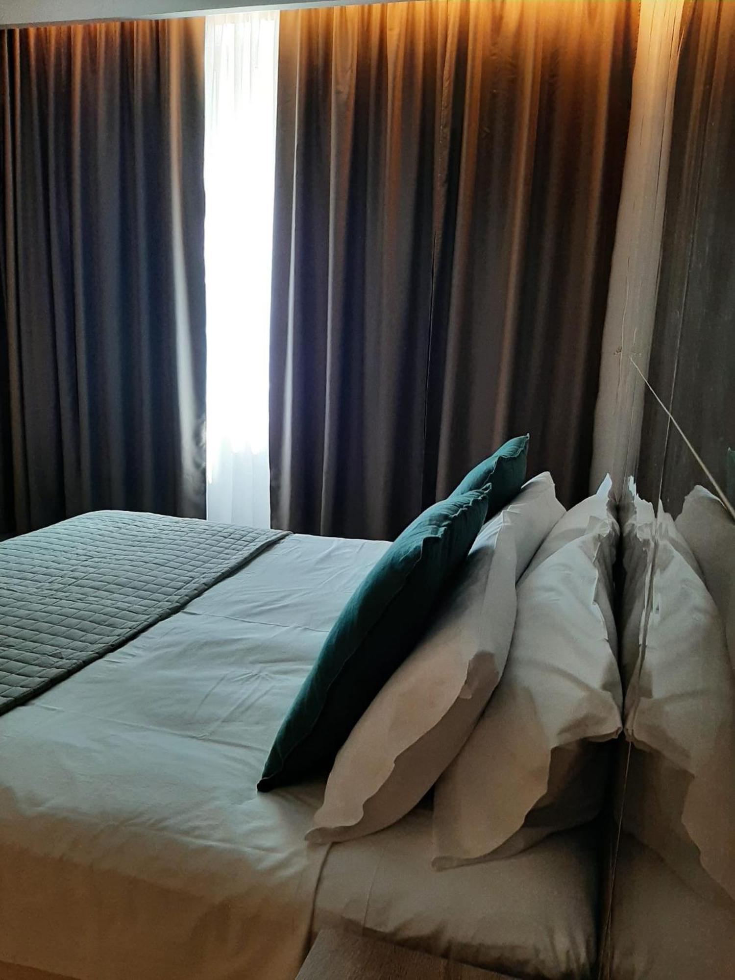 Baaria House Hotel バルチェッローナ・ポッツォ・ディ・ゴット エクステリア 写真
