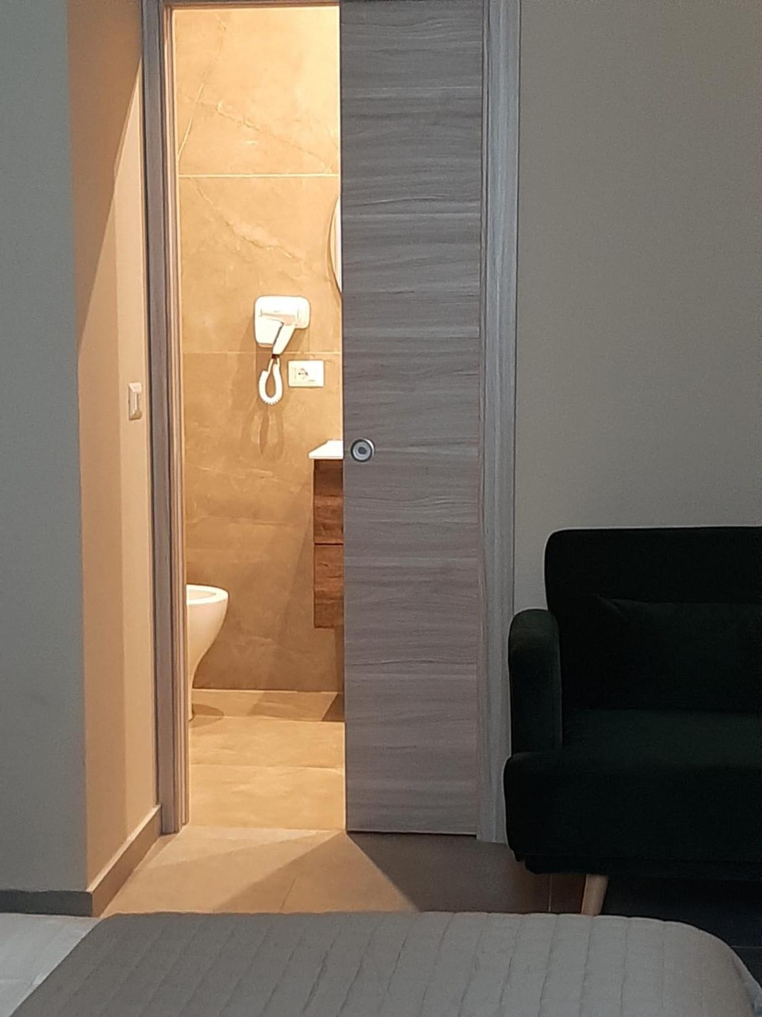 Baaria House Hotel バルチェッローナ・ポッツォ・ディ・ゴット エクステリア 写真