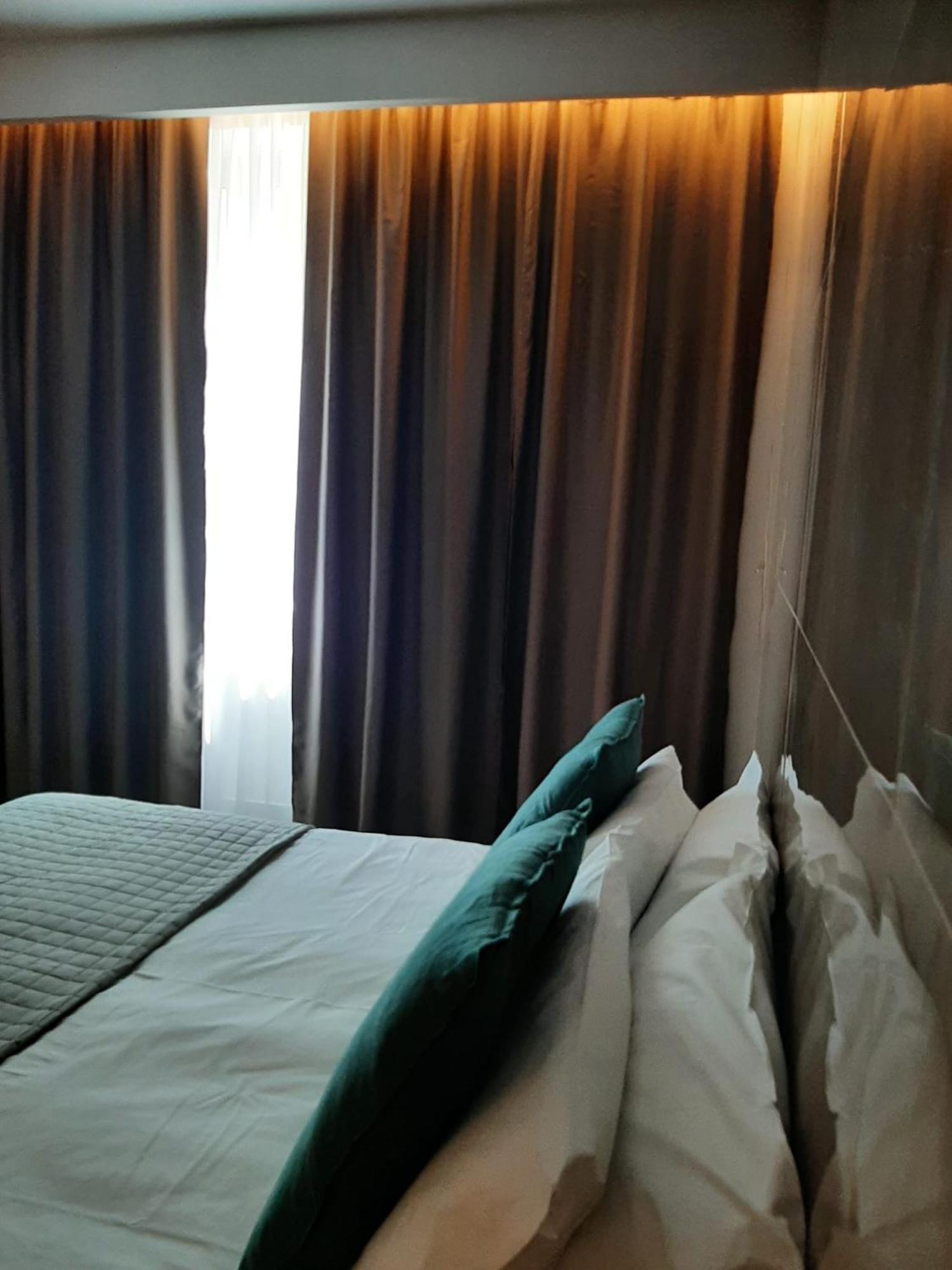 Baaria House Hotel バルチェッローナ・ポッツォ・ディ・ゴット エクステリア 写真