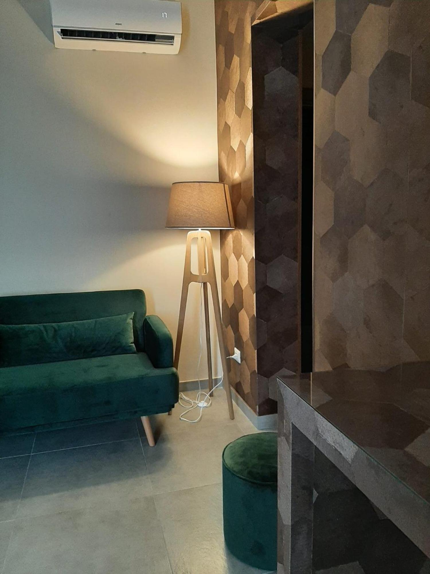 Baaria House Hotel バルチェッローナ・ポッツォ・ディ・ゴット エクステリア 写真