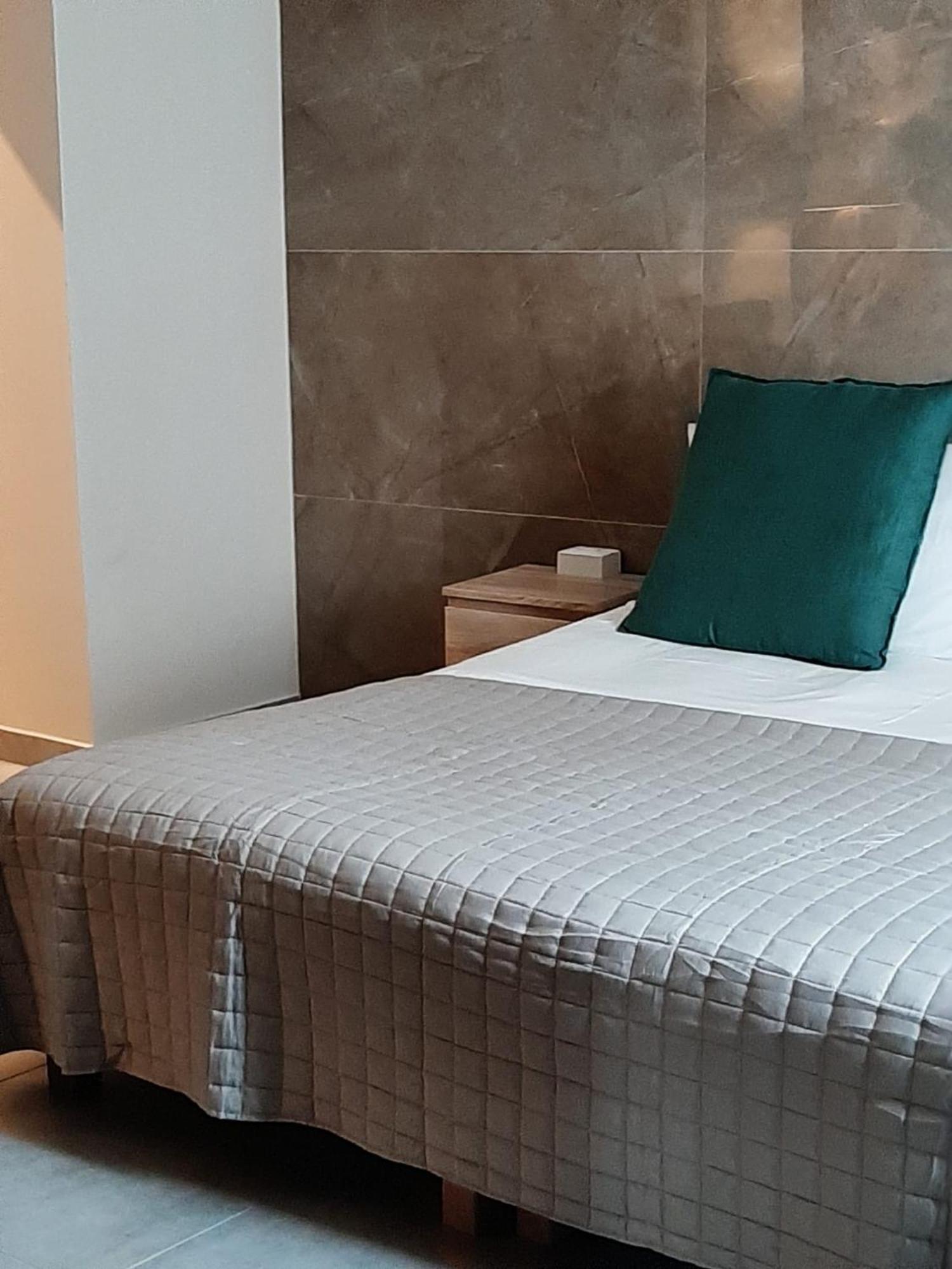 Baaria House Hotel バルチェッローナ・ポッツォ・ディ・ゴット エクステリア 写真