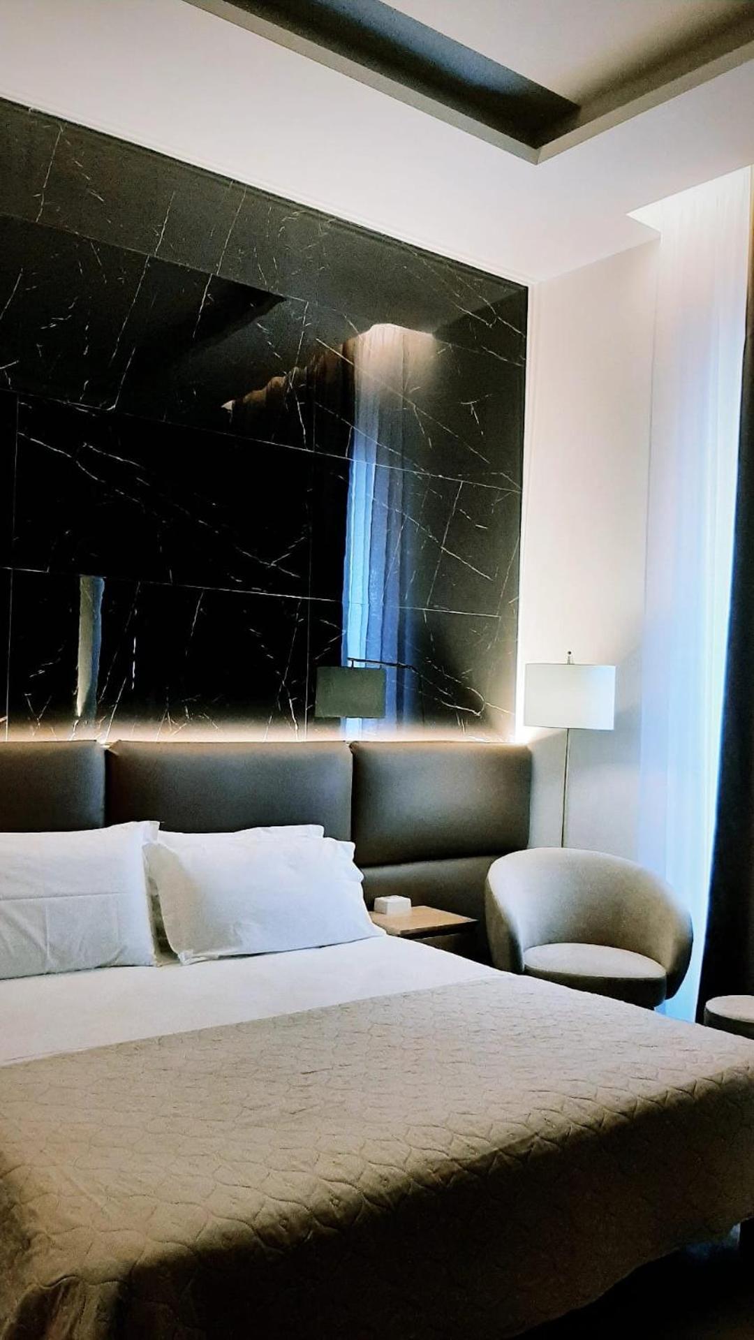 Baaria House Hotel バルチェッローナ・ポッツォ・ディ・ゴット エクステリア 写真
