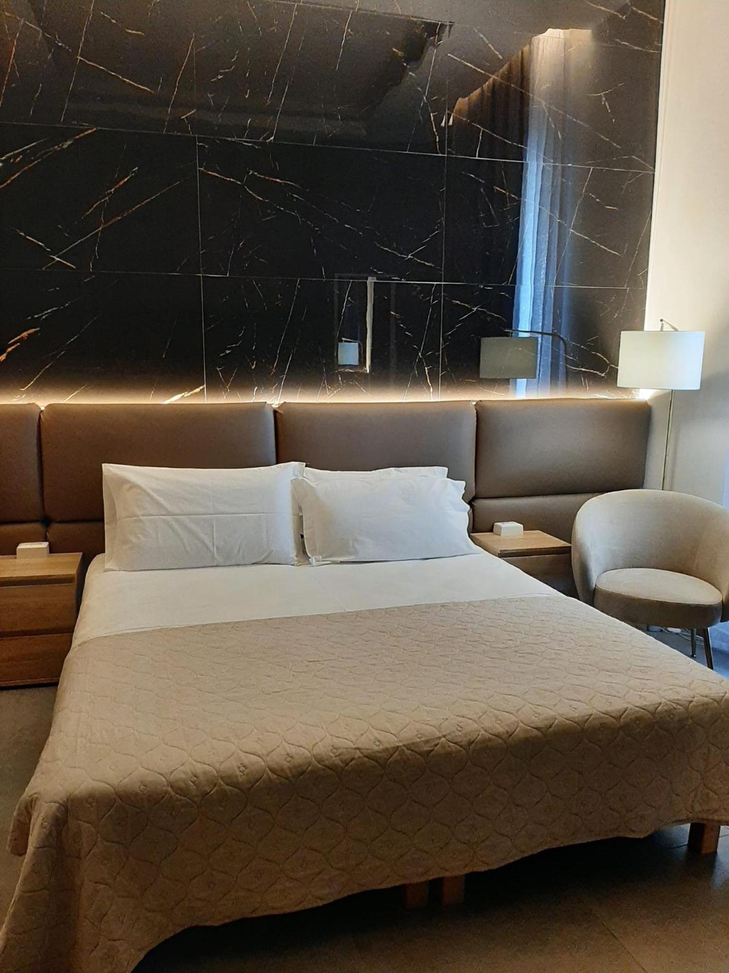 Baaria House Hotel バルチェッローナ・ポッツォ・ディ・ゴット エクステリア 写真